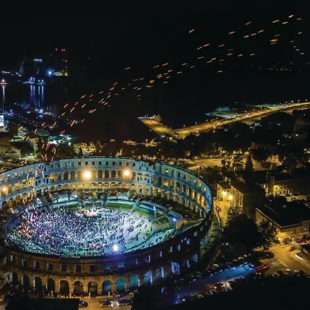 Apartman Stunning In With Wifi Póla