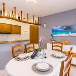 Stunning Apartment In Pula With Swimming Pool Apartamento