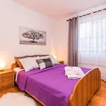Apartamento Stunning Apartment In Pula With Swimming Pool