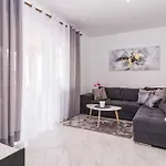 Stunning Apartment In Pula With Swimming Pool Pula