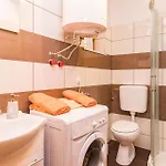 Stunning Apartment In Pula With Swimming Pool דירה