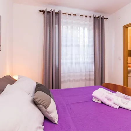 Apartment Stunning In With Wifi Pula