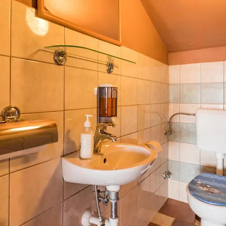 Apartment Stunning In With Wifi Pula